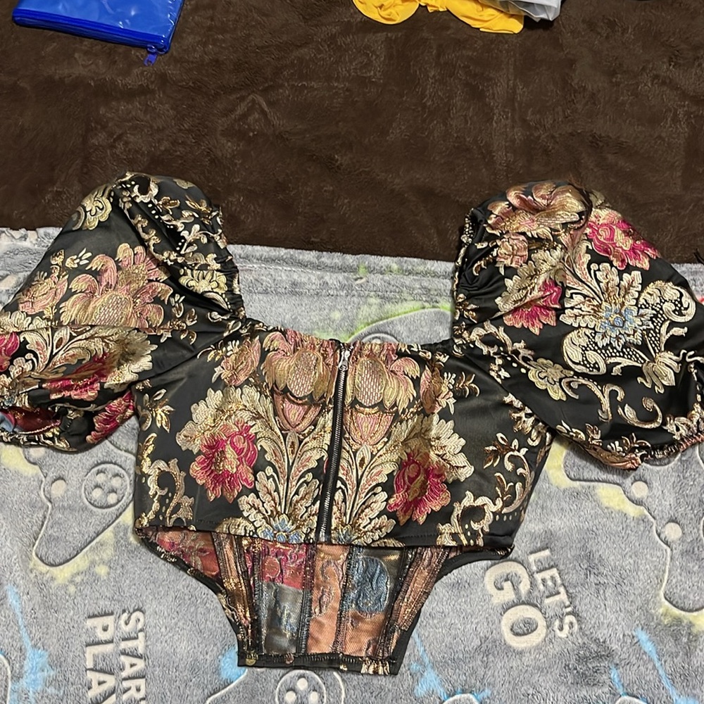 Puff Sleeves - Picture 2 of 5
